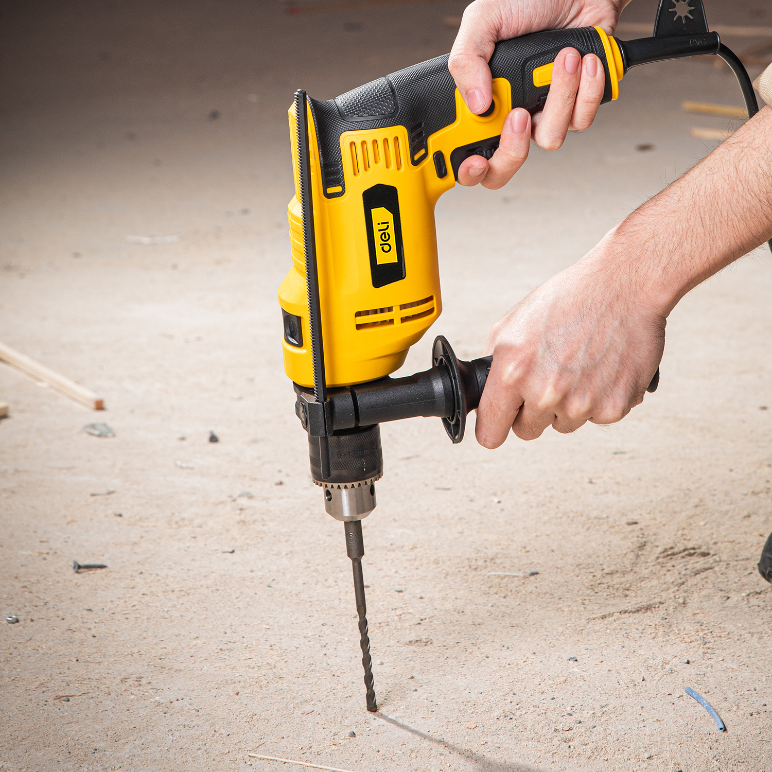 Compact right angle electric drill for tires
